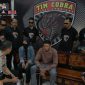 LM (istri pelaku HR) saat diintrogasi langsung oleh Kapolres Lumajang AKBP M. Arsal Sahban diruang Tim Cobra.