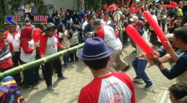 Keseruan saat berlangsungnya pertandingan cabor tradisional dalam rangka HUT Kota Cimahi.
