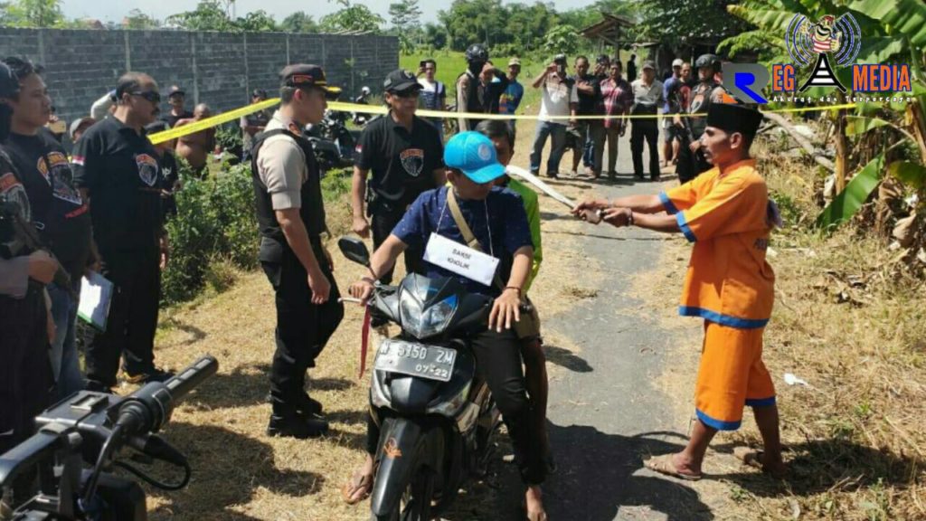 Rekonstruksi Pembunuhan Salah Sasaran Bermotif Penggadaian Istri