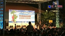 Suasana saat berlangsungnya pengajian yang di isi oleh Cak Nun.