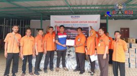 BUMD melalui PT. Pertamina serahkan bantuan secara simbolis kepada perwakilan korban bencana banjir konawe.