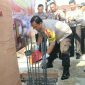 Kapolres Bangkalan (AKBP Bobby Paludin Tambunan) saat peletakan batu pertama renovasi gedung kantor pelayanan SIM.