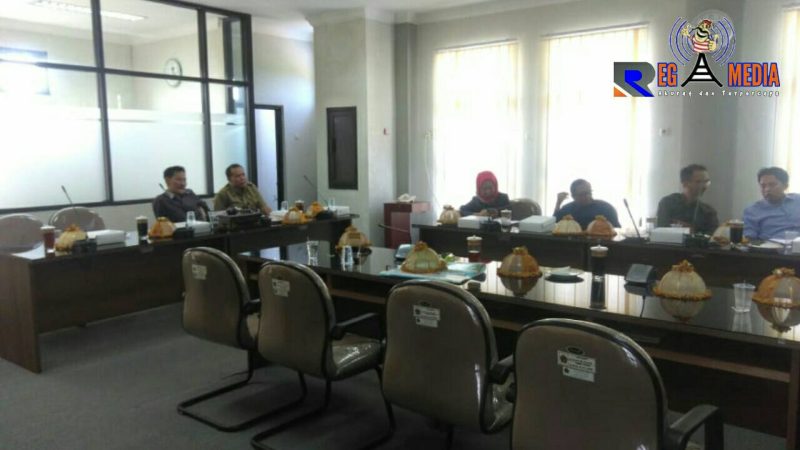 Terlihat tengah persiapan rapat Banmus dan Eksekutif. 