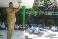 Kepala Dinas Komunikasi dan Informasi Kabupaten Gorontalo (Haris Suparto Tome) saat sosialisasi di sekolah.
