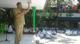 Kepala Dinas Komunikasi dan Informasi Kabupaten Gorontalo (Haris Suparto Tome) saat sosialisasi di sekolah.