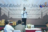 Wakil Gubernur Jawa Barat (Uu Ruzhanul Ulum) saat menyampaikan sambutannya dalam acara silaturahmi dengan PWI.