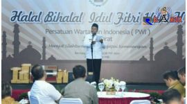 Wakil Gubernur Jawa Barat (Uu Ruzhanul Ulum) saat menyampaikan sambutannya dalam acara silaturahmi dengan PWI.