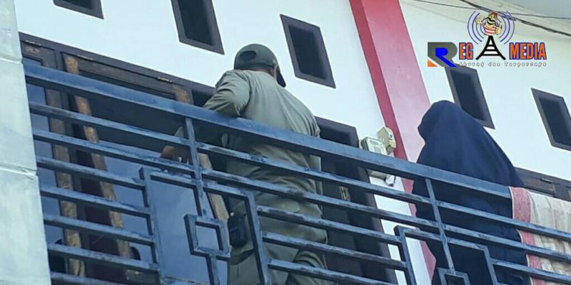 Satpol PP Kab. Gorontalo saat razia tempat kost.