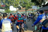 Antusias warga Lumajang bersama Polres Lumajang saat bersepeda santai dalam rangka HUT Polri ke 73.