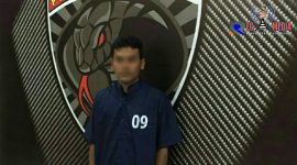 Pelaku begal bersenjata clurit (AH) diamankan di markas Tim Cobra Polres Lumajang.