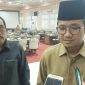 Bupati Bangkalan Ra Latif saat memberikan keterangan kepada awak media di aula DPRD Bangkalan, Senin, (08/07).