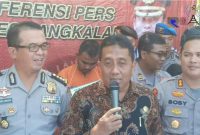Rektor UTM Dr. Drs. Ec. Muh. Syarif saat memberikan keterangan terkait Satpam UTM menjadi penadah hasil pencurian