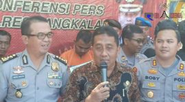 Rektor UTM Dr. Drs. Ec. Muh. Syarif saat memberikan keterangan terkait Satpam UTM menjadi penadah hasil pencurian