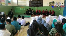 Suasana peyuluhan sadar pendidikan oleh mahasiswa UTM 