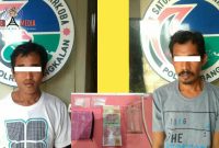 Tersangka saat di amankan dimapolres setempat