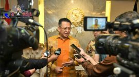 Ketua DPR RI (Bambang Soesatyo) saat diwawancara awak media.