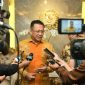 Ketua DPR RI (Bambang Soesatyo) saat diwawancara awak media.