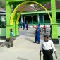 Terlihat keakraban anggota Polsek Wonotirto dengan masyarakat.