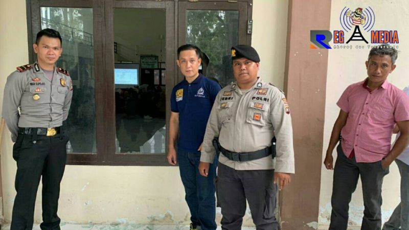 Kapolsek Limboto Barat - Ipda Iwan M.F Kapojos, STrk beserta Personil saat mengecek kerusakan di Kampus 2 IAIN.
