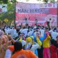 Antusias masyarakat Blitar kalangan wanita tengah mengikuti senam gembira dalam rangka kegiatan deklarasi Indonesia Bersatu.