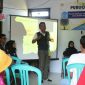 Nara sumber atau pemateri Public Speaking (Taufik Hidayah. S.Ikom) saat menyampaikan materinya.
