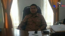 Kepala Desa Tani Mulya (Lili Suhaeli).
