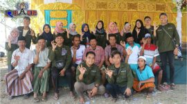 Terlihat wajah keceriaan kelompok KKN 30 UTM bersama dengan warga Kwanyar Bangkalan usai menggelar tradisi 'Rokat Tasek'.