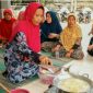 Figure 1 Pelatihan pembuatan BUCIN dan stik ubi oleh KKN 40 di Desa Kapor Selatan, Bangkalan.