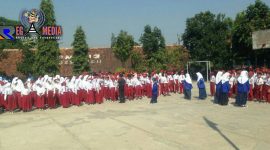 Suasana saat berlangsungnya masa pengenalan lingkungan sekolah.