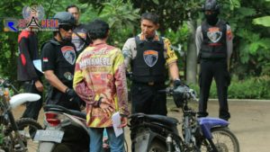 Kompak, Satu Keluarga Kaya Punya Motor Bodong