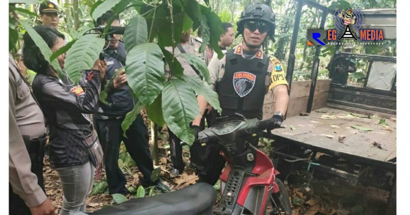 Kapolres Lumajang (AKBP. M. Arsal Sahban) menemukan beberapa kendaraan motor yang disembunyikan dibalik semak-semak.