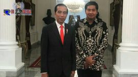 Ketua Steering Committee (SC) Piala Presiden 2019, Maruarar Sirait pose bersama dengan Presiden RI Joko Widodo.