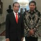 Ketua Steering Committee (SC) Piala Presiden 2019, Maruarar Sirait pose bersama dengan Presiden RI Joko Widodo.