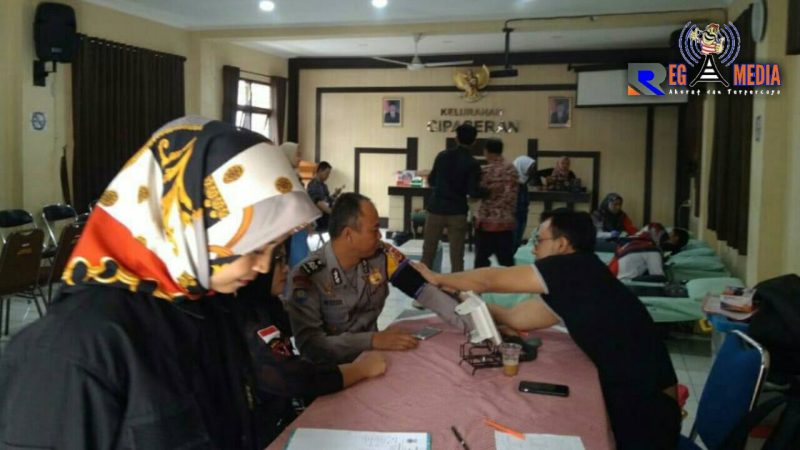 Kegiatan bhakti sosial di kantor Kelurahan Cipageran, Kecamatan Cimahi Utara, Cimahi.
