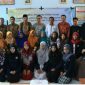 KKN 31 UTM pose bersama usai menggelar pelatihan penulisan ilmiah guru SD.
