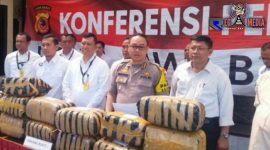 Mapolda Jabar, Konferensi Pers hasil gagalkan kurir ganja siap edar.