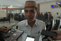 Kasubbag Tata Usaha BWS II Gorontalo - Arsin H Mokoagow, SE saat di Wawancarai awak Media pada RDP di Kantor DPRD Bonbol.