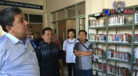 Wakil Ketua DPR RI (Fahri Hamzah), saat meninjau pengarsipan dan peningkatan minat baca di Perpustakaan di Dinas Perpustakaan dan Arsip Sumbawa, NTB.