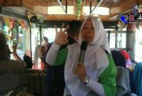 Ketua Komunitas Sampah (Eva) saat menaiki Sakoci.