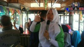 Ketua Komunitas Sampah (Eva) saat menaiki Sakoci.