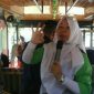 Ketua Komunitas Sampah (Eva) saat menaiki Sakoci.