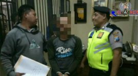 Ferianto alias Weweng (pelaku pencurian) saat diamankan polisi di rutan Mapolres Blitar.