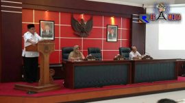 Plt Walikota Blitar (Santoso) saat menyampaikan sambutannya dalam rakor komisi penanggulangan aids.