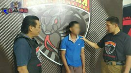 Kapolres Lumajang (AKBP M. Arsal Sahban) saat mengintrogasi langsung tersangka perampokan (NA) di Markas Tim Cobra.