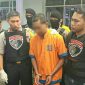 Kapolres Lumajang (AKBP M. Arsal Sahban) bersama Tim Cobra dan Nurul Ain (tersangka perampokan) saat rekonstruksi.