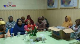 Warga Desa Lacing Kecamatan Arosbaya saat melaporkan masalah PKH ke Kejaksaan Negeri Bangkalan