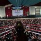 Antusias, 4.800 mahasiswa baru Universitas Trunojoyo Madura (UTM) terlihat memadati gedung pertemuan.