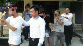 Para pelaku narkoba saat digelandang Satresnarkoba Polres Sampang ke sel tahanan.