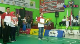 Bupati Blitar (Rijanto) saat menyampaikan sambutannya dalam pembukaan Kejurkab Bulutangkis.