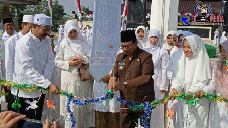 Bupati Blitar (Rijanto) secara simbolis membukan langsung kegiatan Manasik Haji Taman Kanak-kanak.